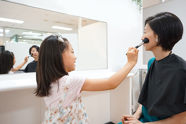 メイクアップアーティスト